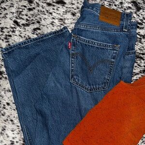 women’s Levi’s jeans